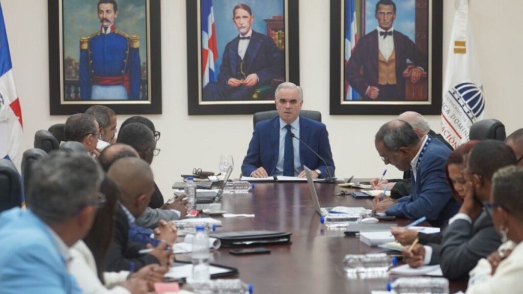 Ministro Luis Miguel De Camps refuerza estrategia educativa y presenta avances para mejorar la calidad escolar en RD