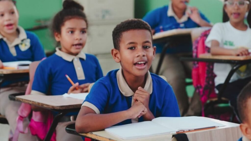 Piden a Educación aclarar uso y requisitos del seguro estudiantil contratado con Banreservas