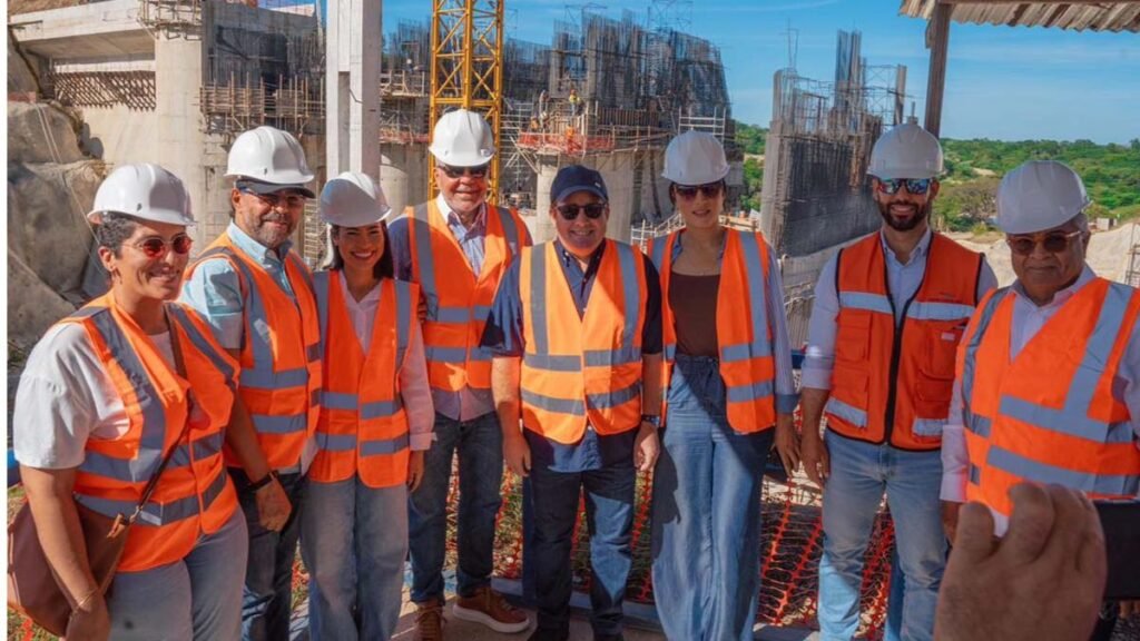 Paliza encabeza inspección del muro fronterizo en Dajabón, canal La Vigía y presa de Guayubín