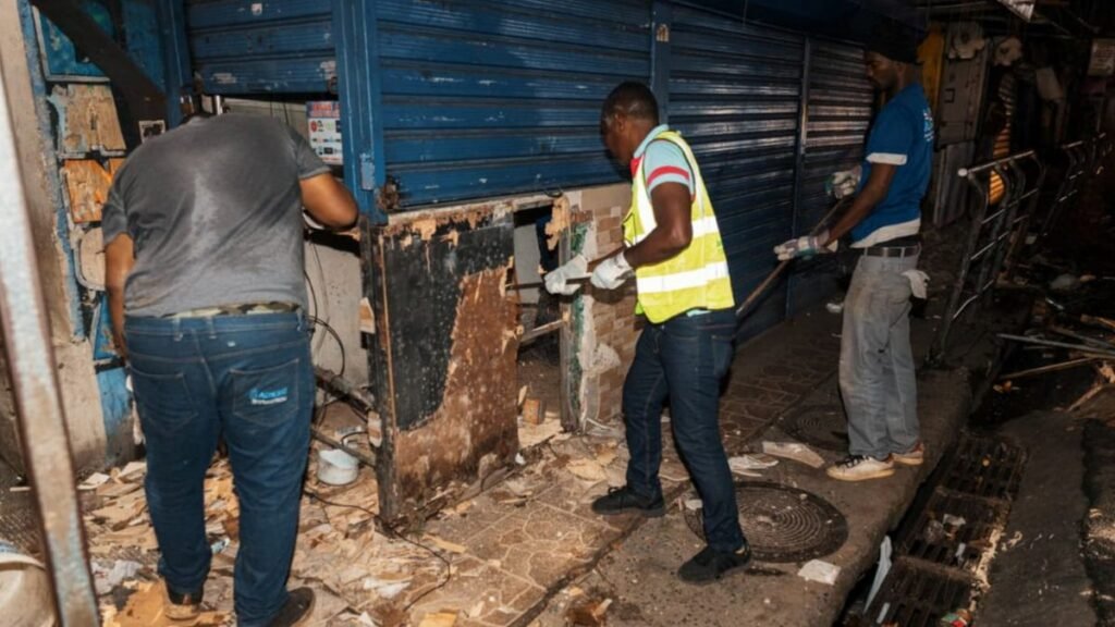 Respaldo ciudadano al retiro de comerciantes informales en la Nicolás de Ovando con Máximo Gómez