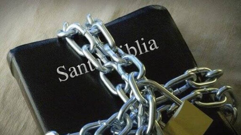 ¡Escándalo en Reino Unido! Estudiantes votan sacar las Biblias de los dormitorios