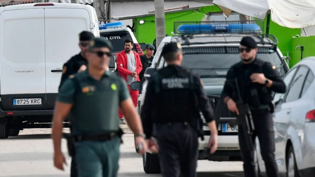 Detienen en España a pareja acusada de vender a su hija de 14 años por 5,000 euros