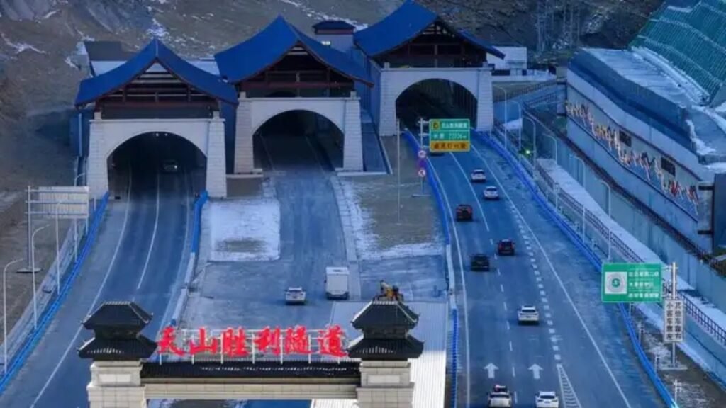 China inaugura túnel de autopista más largo del mundo y revoluciona el transporte en Xinjiang