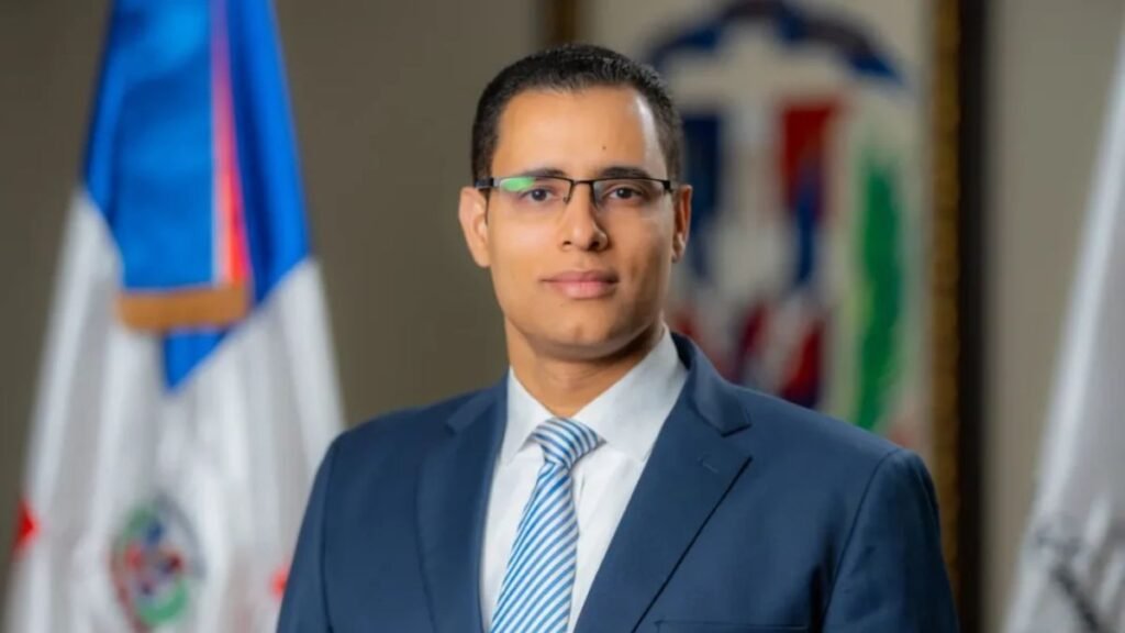 ExMinistro de Economia Juan Ariel Jiménez desmiente rumores y afirma solidez financiera de Banreservas