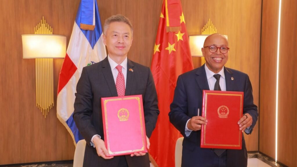 China entrega equipos electrónicos a la Cámara de Diputados dominicana