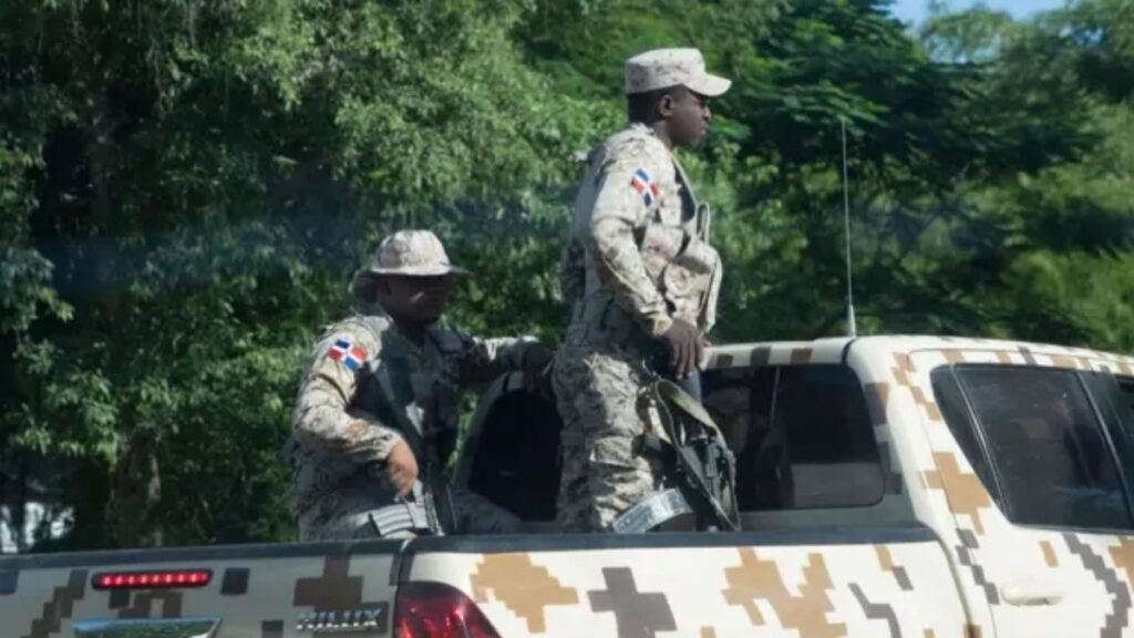 Video: Escuadrón militar detenido tras responder a ataque de turba haitiana en puesto fronterizo
