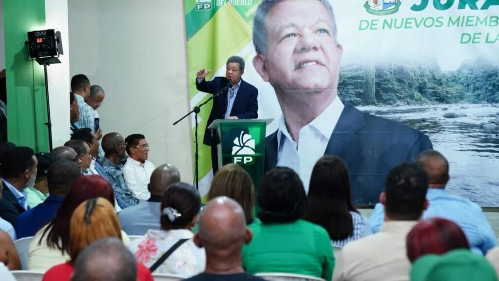 Leonel Fernández acusa al PRM de “comprar elecciones” con fondos de SeNaSa