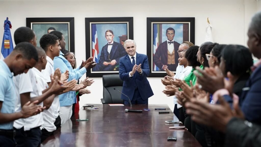 Minerd felicita a la juventud dominicana y reafirma su compromiso educativo