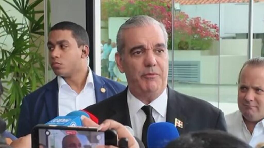 Presidente Abinader encabeza honras fúnebres en velatorio de Ramón Alburquerque