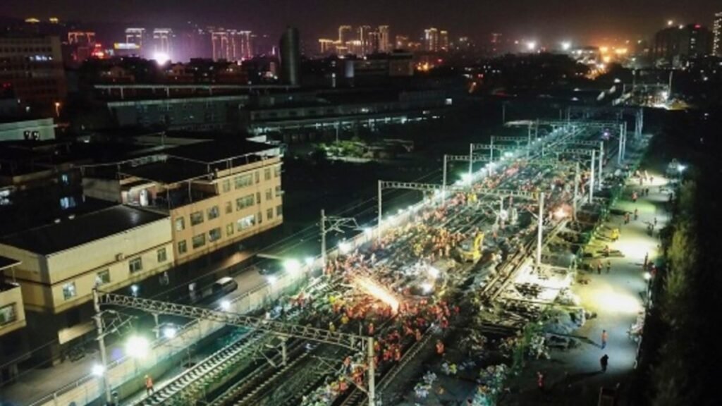 China completa en 9 horas una obra ferroviaria que conecta líneas de tren