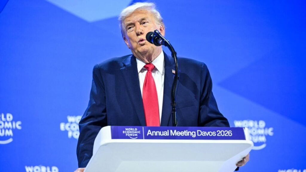 Trump califica a Groenlandia como “gran pedazo de hielo” y pide negociaciones para su control