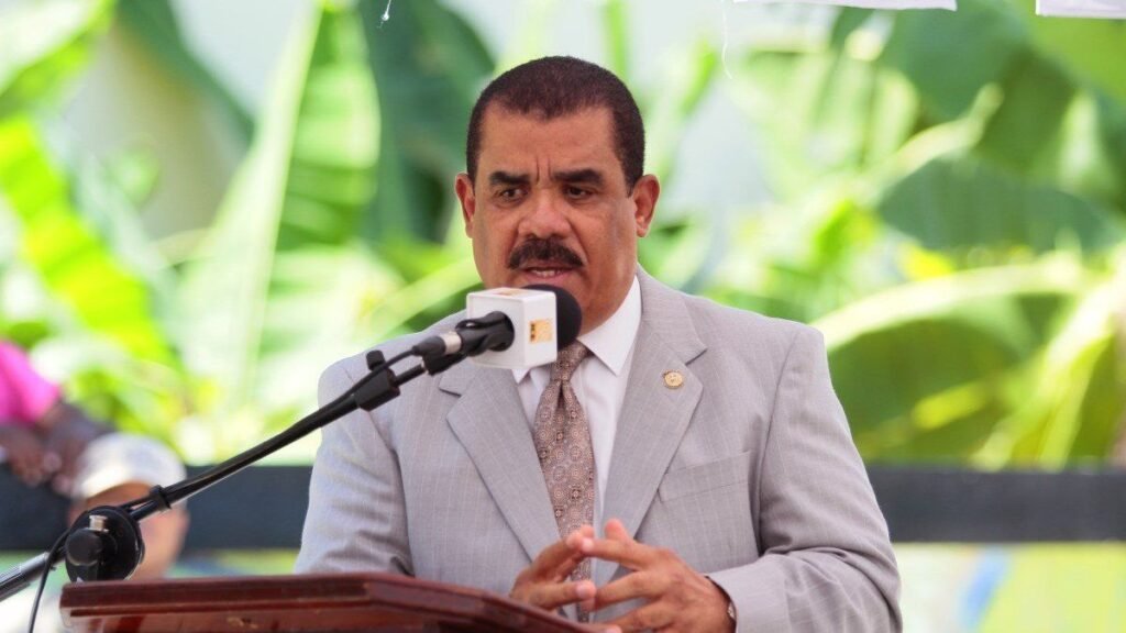 Sánchez Roa cuestiona por qué pollo y huevos siguen caros pese a baja del maíz