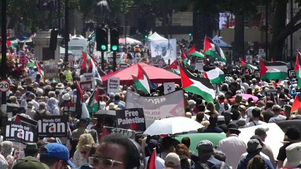 Manifestantes iraníes marchan en Londres para exigir apoyo internacional contra régimen islámico