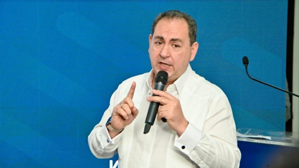 Mario Lama se despide del SNS y destaca hospitales renovados y una red de salud fortalecida