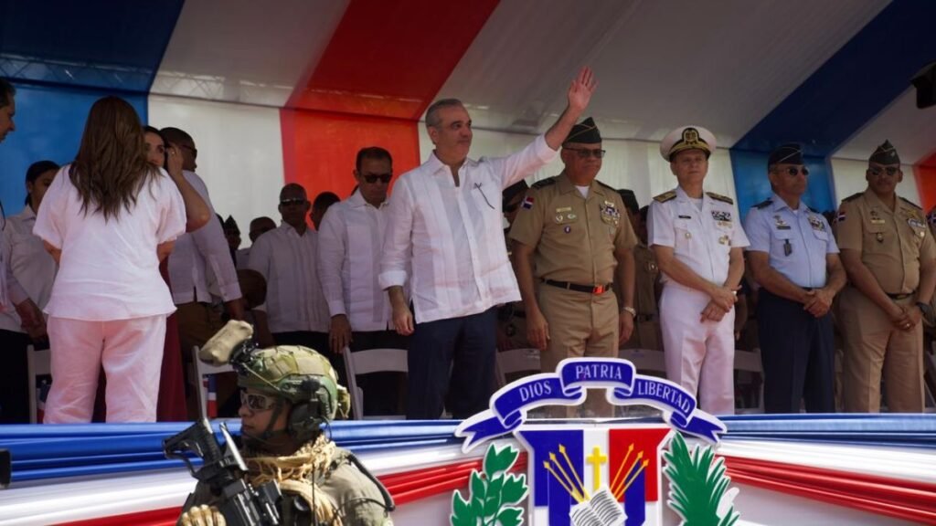 Abinader encabeza desfile cívico-militar por el 213 aniversario del natalicio de Duarte