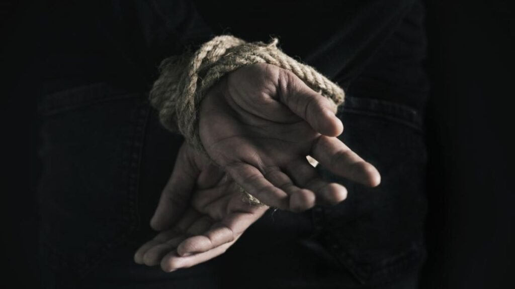 Video Torturan hombre de manera violenta en Moca; video circula en redes