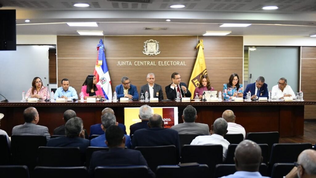 JCE presenta a partidos políticos avances clave del proceso de cambio de la nueva cédula