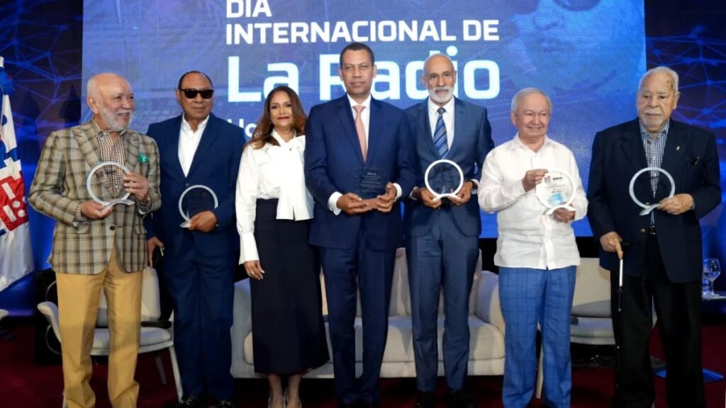 Indotel rinde homenaje póstumo a Radhamés Aracena en el Día Mundial de la Radio
