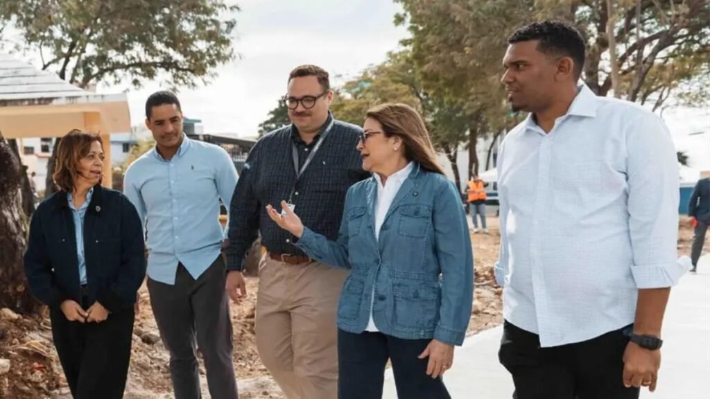 Distrito Nacional muestra avances en parques, pero persiste ocupación de aceras