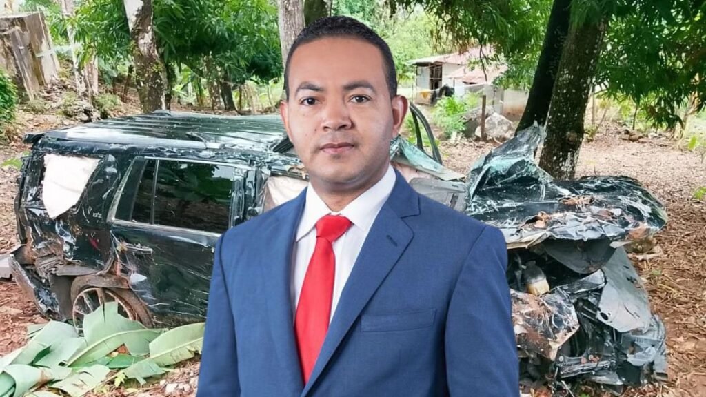 Periodista Delvis Santos resulta herido en accidente de tránsito en Samaná