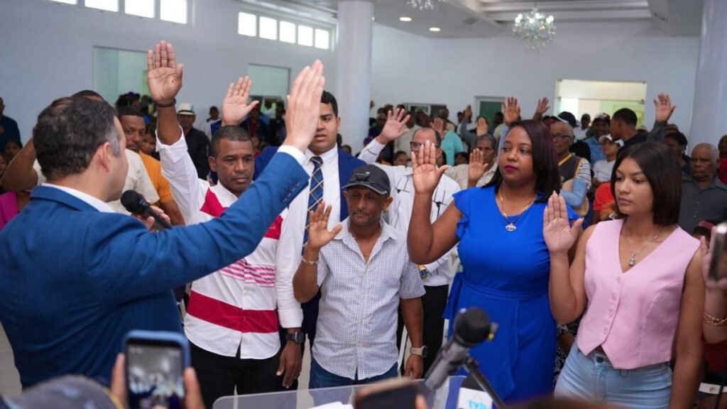 Dirigentes de la Fuerza del Pueblo se juramentan en el PLD durante acto político en Higüey