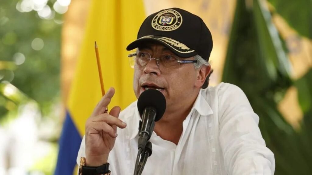 Petro cuestiona accidente de avión militar y plantea revisión de la estrategia antidrogas