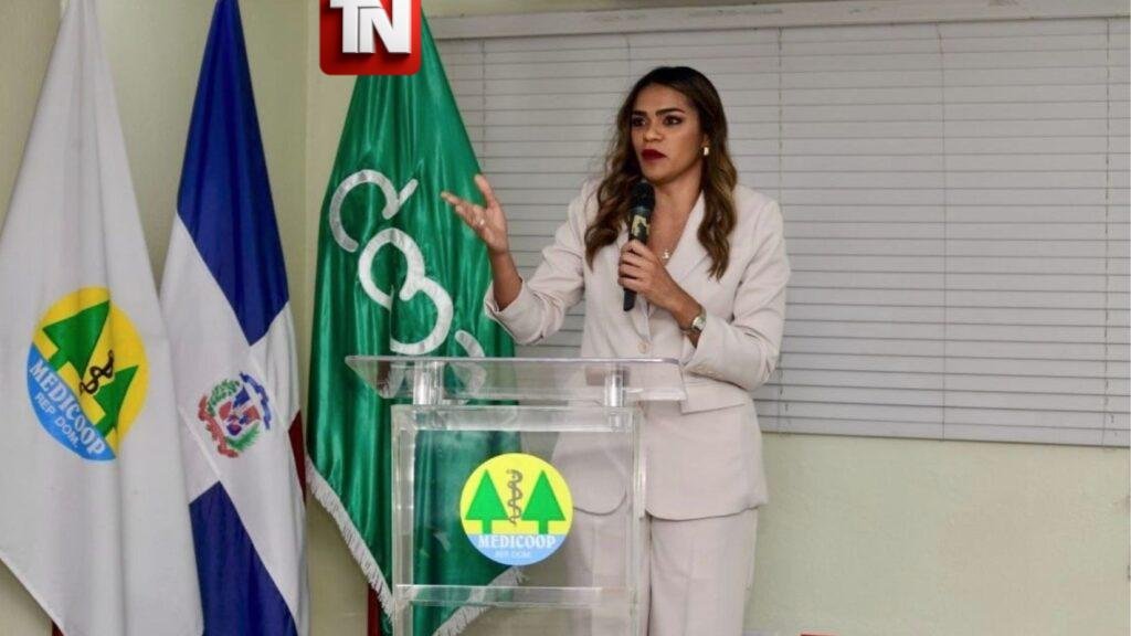 DRA. ARELYS MASSIEL QUIÑONES PRESENTÓ LIBRO “MÁS ALLÁ DE LOS EXCEDENTES”