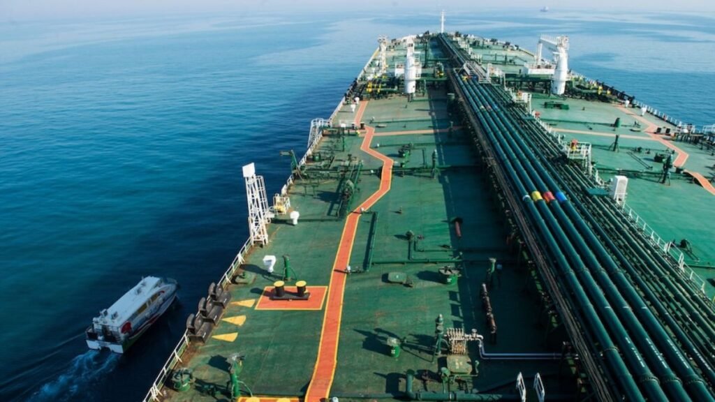 Buques iraníes parten de puerto chino con cargamento vinculado a químicos clave para misiles