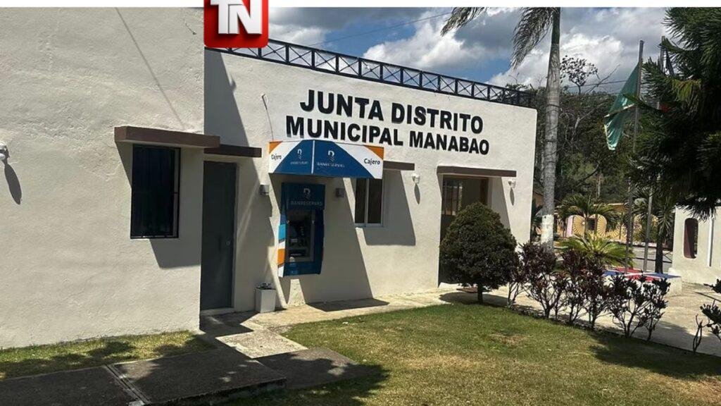 Querellan a tesorero del Ayuntamiento de Manabao por presunto manejo irregular de fondos