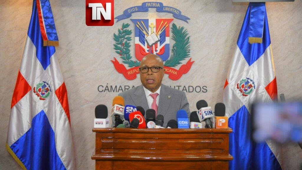Pacheco advierte que guerra en Medio Oriente podría disparar combustibles y afectar economía dominicana