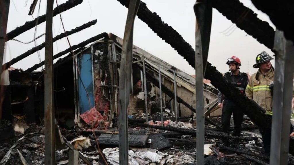 Irán lanza nuevos ataques contra Israel y objetivos estadounidenses en el Golfo Pérsico