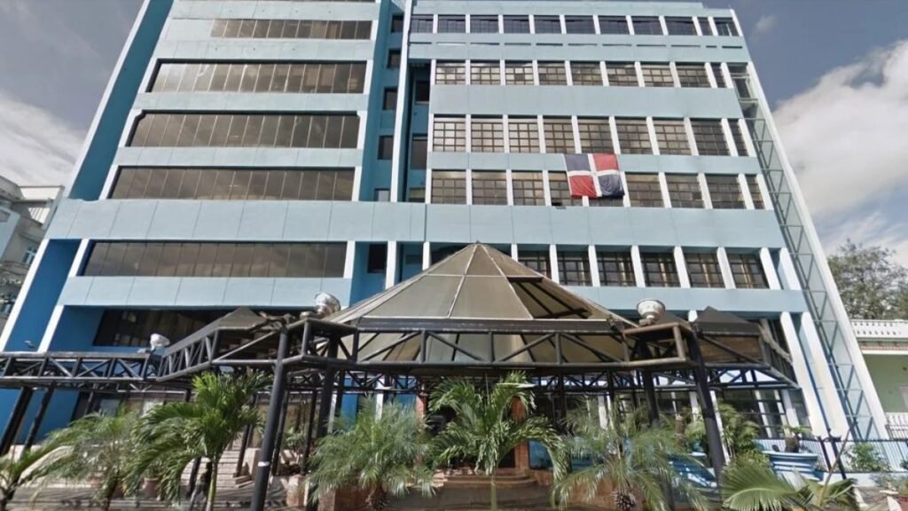 Telemicro eleva presión y exige al Gobierno respetar sus derechos sobre el Canal 3