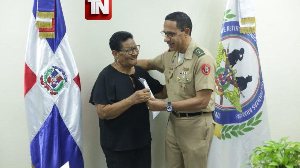 Defensa entrega décimo pago retroactivo de RD$9.3 millones a 158 pensionados militares
