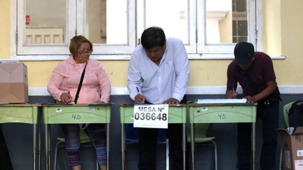 Perú inicia conteo de votos tras elecciones marcadas por retrasos y extensión del proceso
