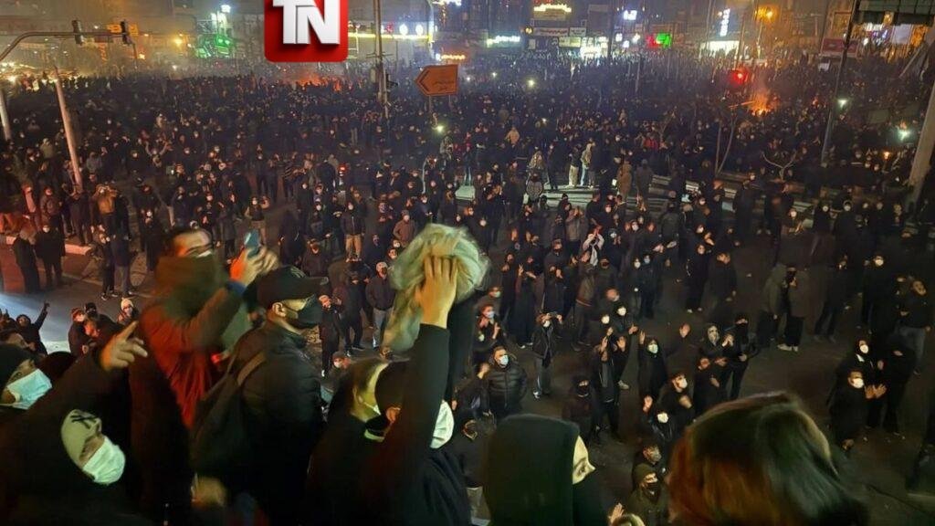 Trump admite envío de armas a manifestantes en Irán y agrava tensiones internacionales