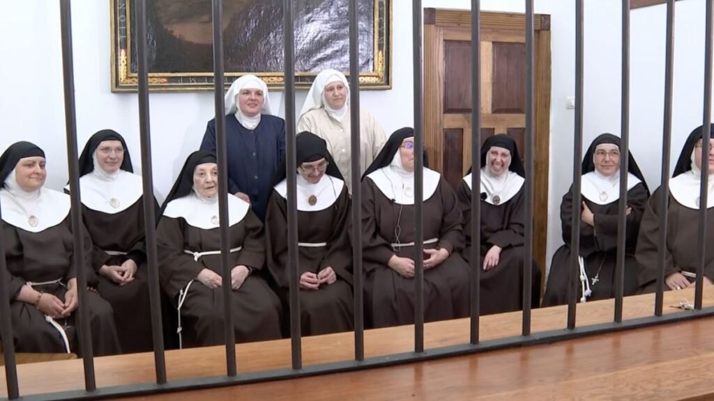 Exmonjas de Belorado rompen con la Iglesia católica, desconocen al Papa y abandonan convento antes del desahucio