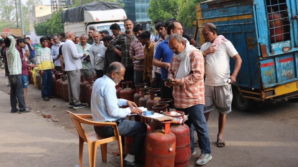 Cierre del estrecho de Ormuz deja a India sin gas y agrava crisis en hogares y negocios