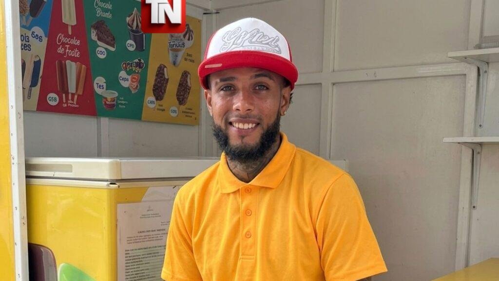 Despiden a “Migue Bon” tras hacerse viral vendiendo helados con alegría