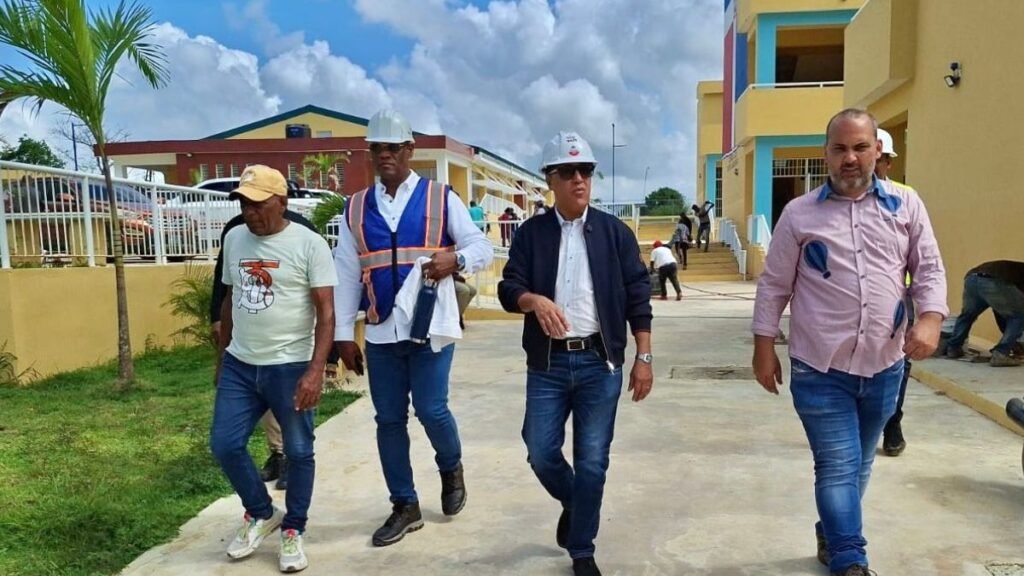 Gobierno concluye escuela en La Ureña tras 16 años de paralización y beneficiará a más de 1,300 estudiantes