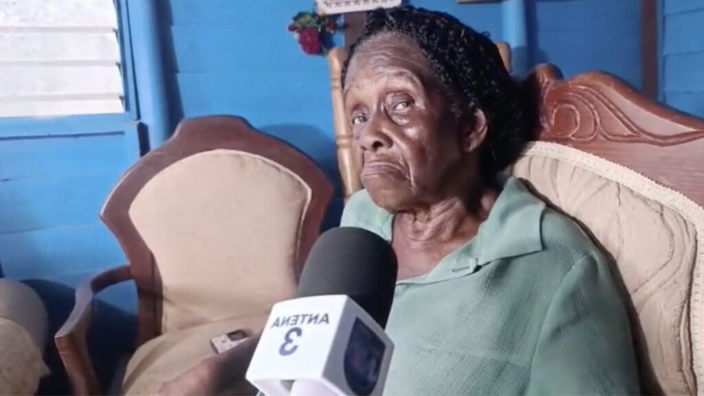 “¡Me robaron los dientes!”: mujer de 78 años denuncia atraco cuando iba al hospital en Villa Mella