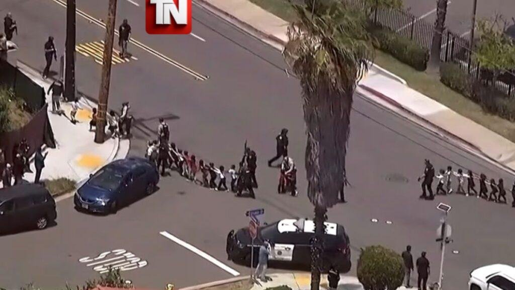 Autoridades investigan vínculos escolares de atacante que irrumpió en mezquita de San Diego