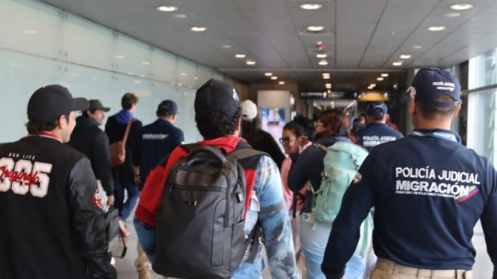 Colombia detecta red de identidades falsas utilizada por dominicanos para viajar a Europa