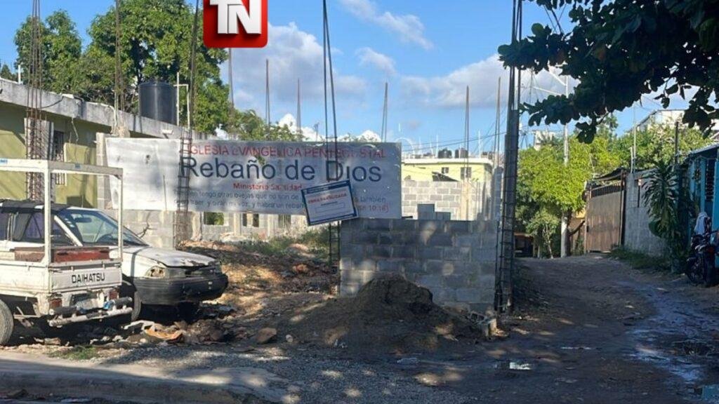 Alcaldía de Santo Domingo Este paraliza construcción de templo evangélico y comunidad denuncia abuso