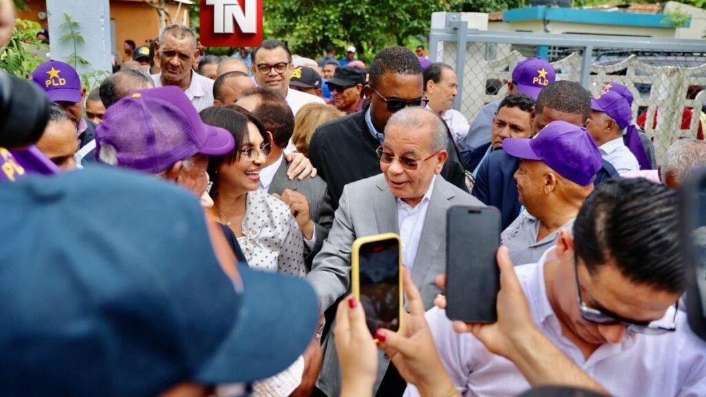 Danilo Medina califica de “sospechosa” decisión de la JCE de suspender encuestas políticas