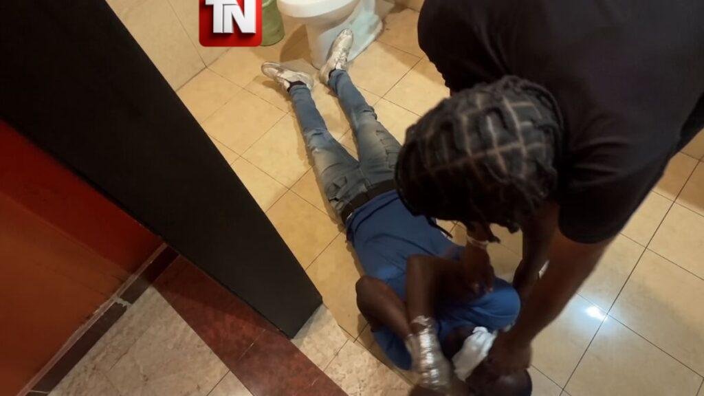 (Video) muestra brutal golpiza y tortura contra haitiano en una cabaña de Elías Piña