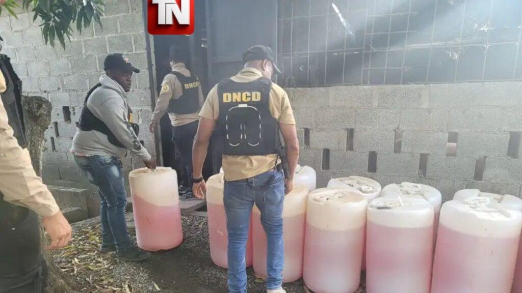 Desmantelan red de narcotráfico internacional en Baní; ocupan armas de alto calibre