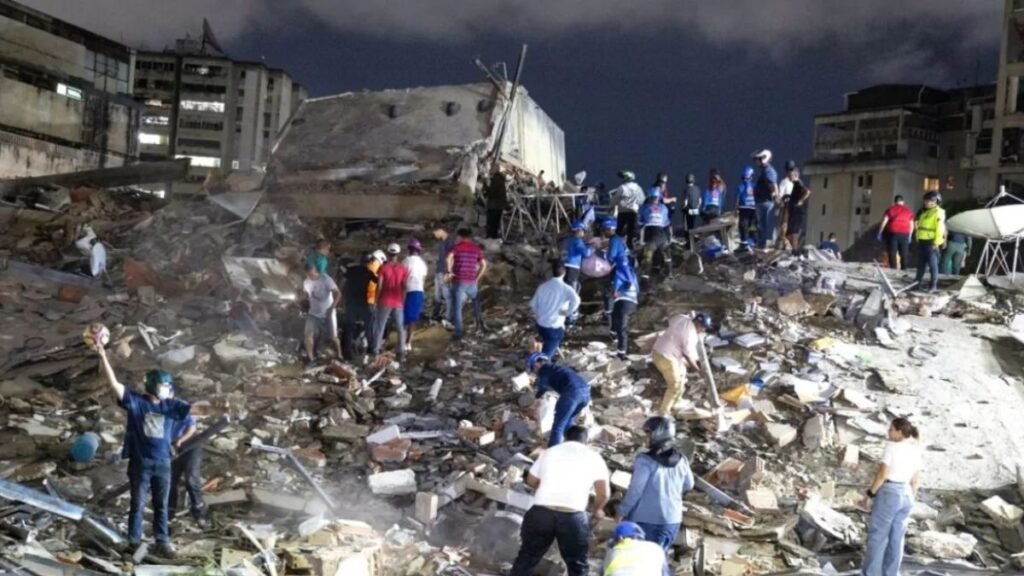 Réplica de magnitud 4.8 vuelve a sacudir la costa de Venezuela mientras continúan las labores de rescate