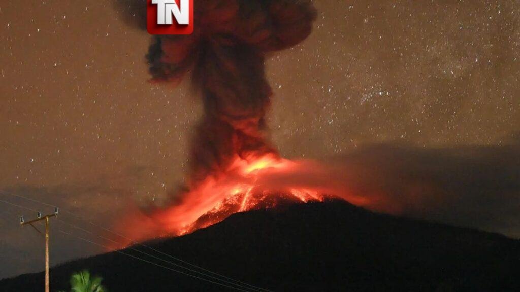 Indonesia cierra aeropuerto tras nueva erupción del volcán Lewotobi