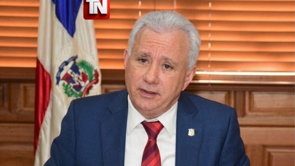 Senador Taveras propone eliminar prisión preventiva por difamación y denuncias sin pruebas; legisladores del PRM rechazan la iniciativa