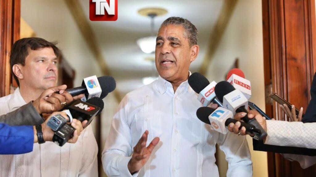 Dominicanos expresan apoyo a Adriano Espaillat en medio de debate político en su distrito